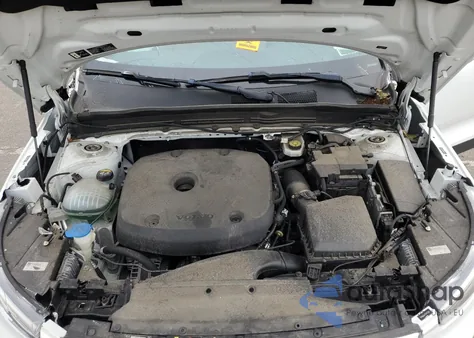 2021 Volvo Xc40 T5 Inscription z USA, uszkodzony, nr VIN YV4162UL4M2478514